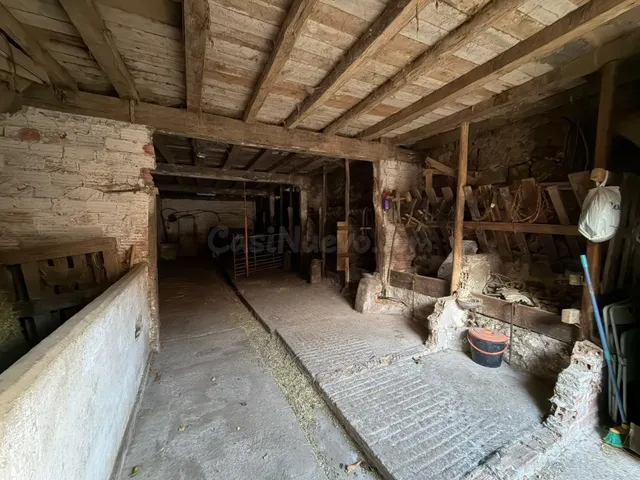 CUADRA DE PIEDRA CON GRAN POTENCIAL - foto 3
