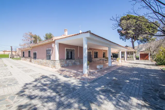 ¡chalet con piscina y gran parcela en Redován! — 3