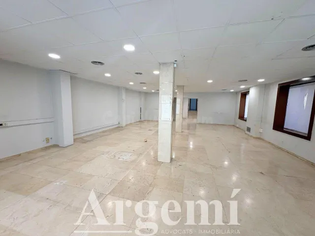 ALQUILER LOCAL COMERCIAL ESQUINERO – PLENO CENTRO PALAU-SOLI - foto 5