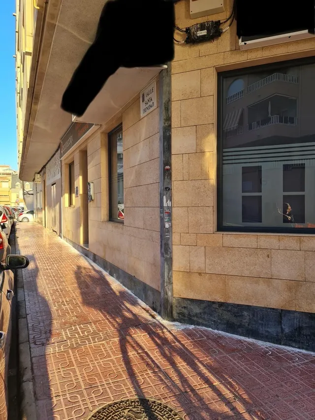 PLANTA BAJA EN ESQUINA ( AHORA ESTA COMO LOCAL, PERO SE PUEDE CAMBIAR A VIVIENDA) — 11