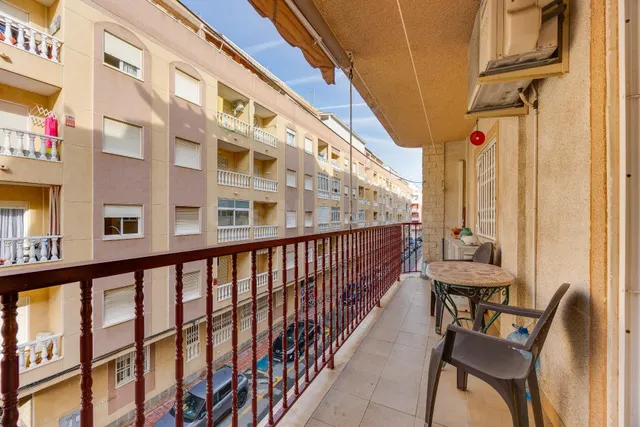 Amplio apartamento de 4 dormitorios en el corazón de Torrevi - foto 2