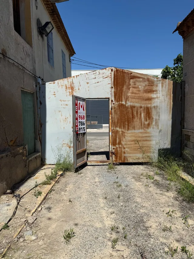 CASA PARA REFORMAR EN CARRETERA FUENSANTA CON PARCELA 1222M2. — 2