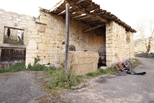 CASA PARA REFORMAR EN BIELVA - foto 2