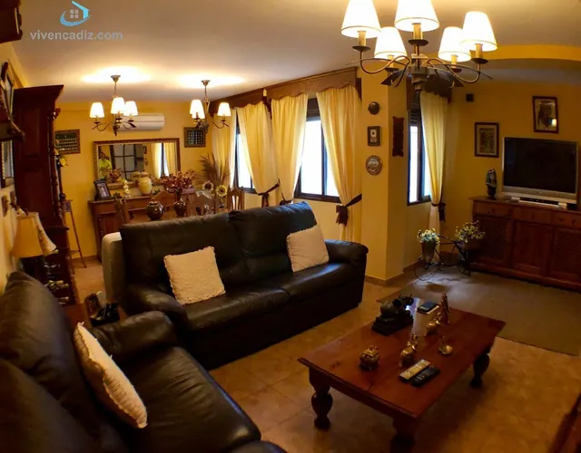 AMPLIA VIVIENDA CON ASCENSOR - ZONA CENTRO — 27