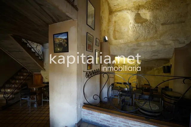Bar en la emblemática población de Bocairent. — 26