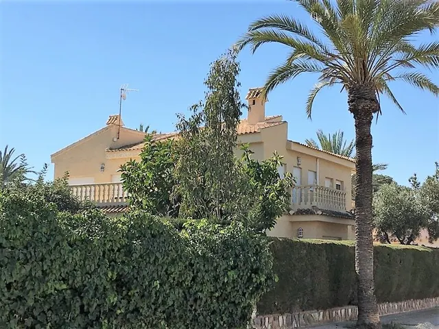 Casa espaciosa con chimenea — 20