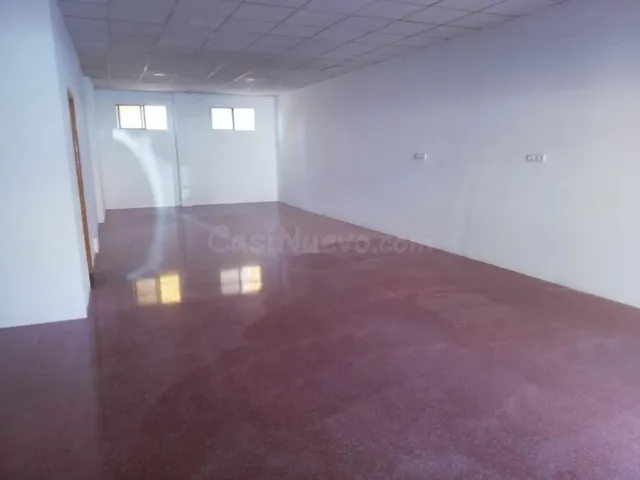 LOCAL COMERCIAL CON LUZ Y AGUA - foto 3