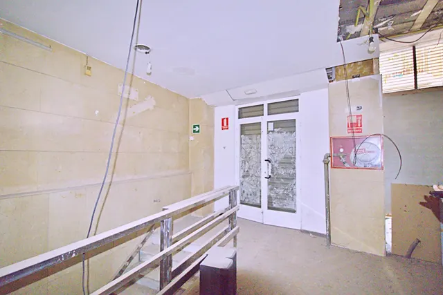 SE VENDE GRAN LOCAL MUY CÉNTRICO TODO ESQUINA — 15