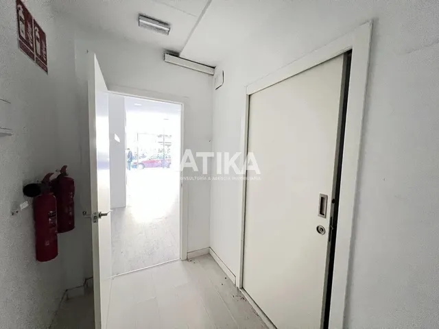 Local en alquiler en pleno corazón comercial. — 17