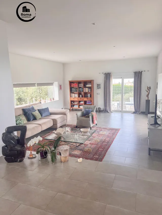 Residencia contemporánea con vistas panorámicas a la Vega y 