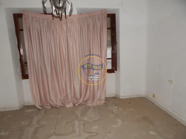 EDIFICIO A REFORMAR EN COCENTAINA. — 18