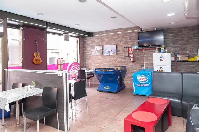 Mollet Local en zona peatonal, centro. OPORTUNIDAD - foto 3