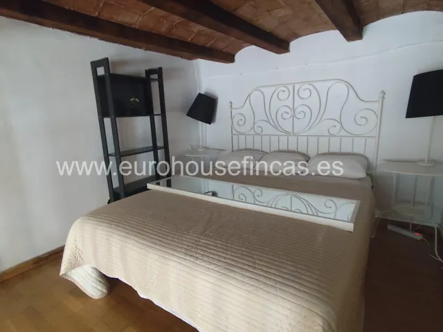 Piso reformado de una habitación con terraza en Finca antigua en Sants. — 14