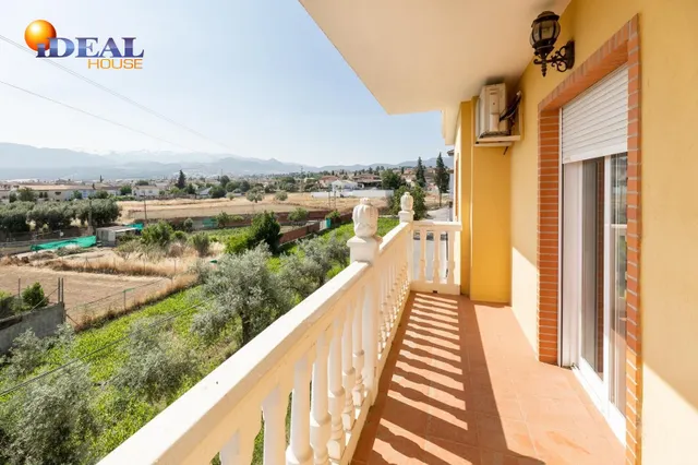 Amplio Chalet con piscina, pista deportiva y vistas en Ogíjares. — 14