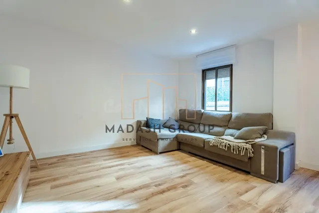 Casa esquinera con terraza en pleno centro de Reus - foto 4