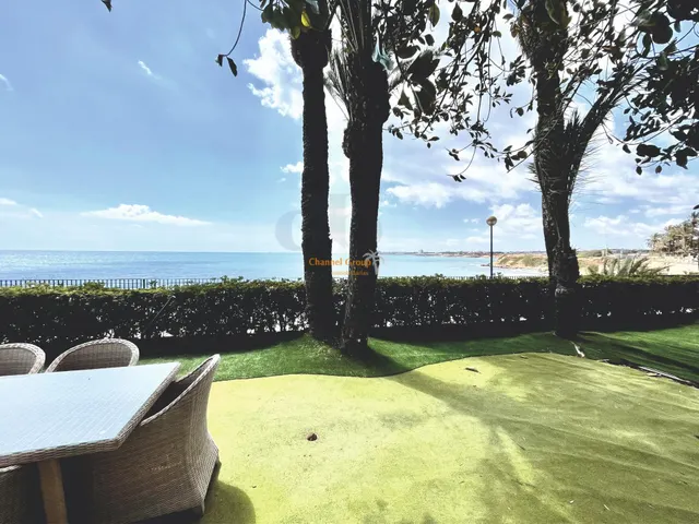 Magnifica villa en primera línea del mar en Orihuela Costa — 9