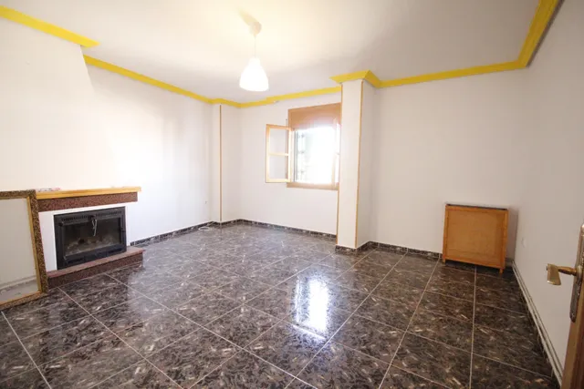 EXCELENTE CASA EN EL CENTRO DE BAZA!!!! — 23
