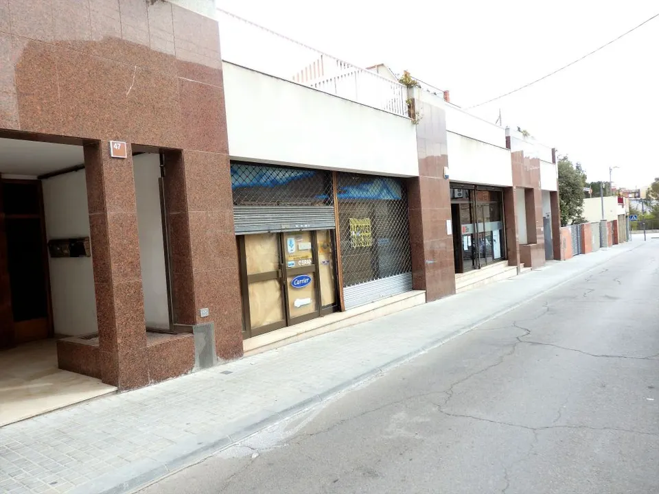 LOCAL COMERCIAL AL POBLE SEC
