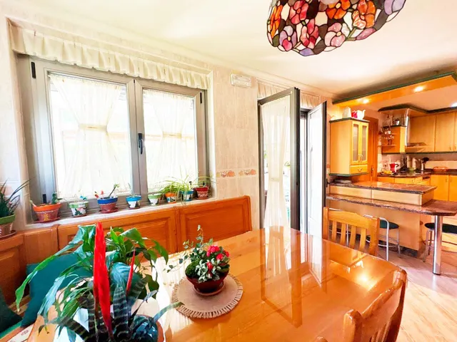 Urbis te ofrece un chalet en venta en la zona de Los Almendros, Villamayor, Salamanca. — 27