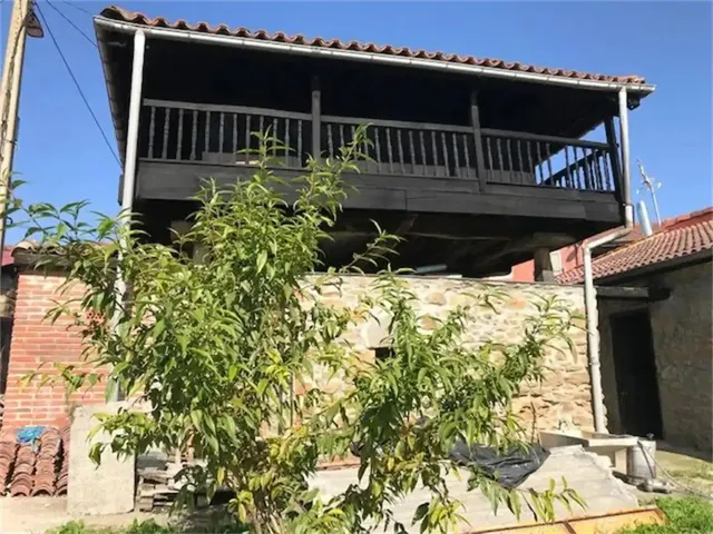 Encanto asturiano: casa con hórreo, cochera y finca edificable en Pando, Langreo — 11