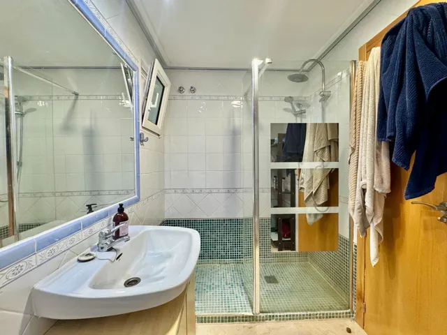 APARTAMENTO DE 2 DORMITORIOS CON VISTAS MARAVILLOSOS DEL MAR Y PISCINA! — 20