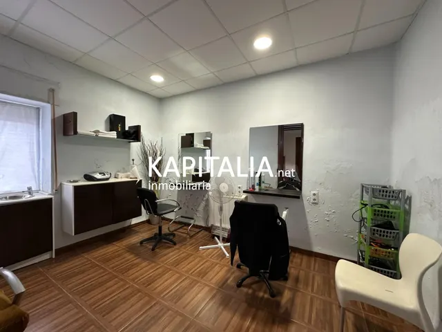 Casa en VENTA en Cerdà con cochera, patio interior y chimenea, ideal para reformar — 3