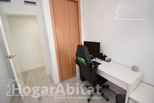 Luz, amplitud y confort familiar en este exclusivo piso esquinero en residencial con piscina, garaje y trastero — 26