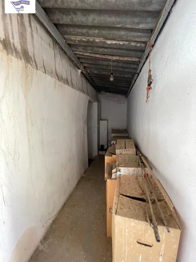 Amplia Casa en el centro de Valdeganga con Posibilidades de Reforma — 18