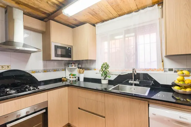 CASA CON GARAJE, TERRAZA Y MUCHO POTENCIAL EN LOS RAMOS - foto 4