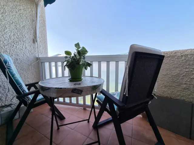 Apartamento situado en la urbanización Torre Luquillo, en el kilómetro 5,5 de La Manga del Mar Menor, que destaca por sus impresionantes vistas tanto al Mar Menor como al mar Mediterráneo. — 20