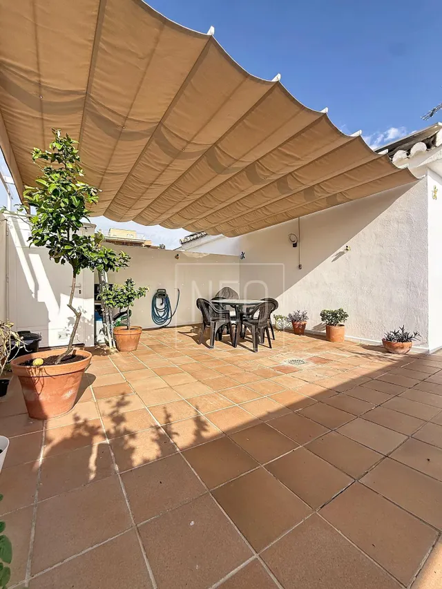 UNIFAMILIAR ADOSADO EN CALLE MAGALLANES, ZONA DE ZIDÍN, GRANADA. — 31