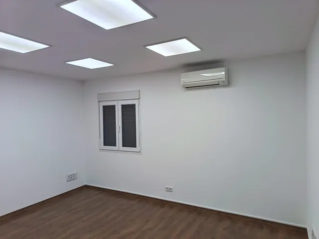 Amplia oficina de 185 m2 con 8 despachos en pleno centro de Palma — 9