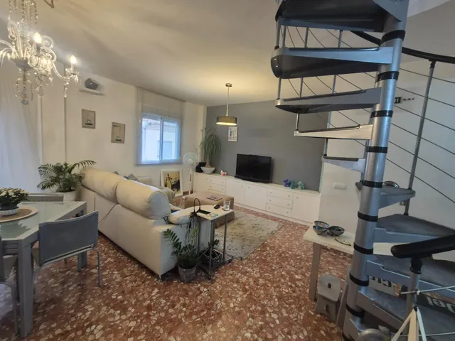 Dúplex con 5 balcones, cocina americana, terraza y piscina propia — 15