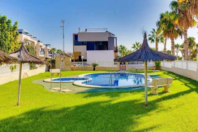 Bungalow en planta baja con amplio jardín privado y aparcamiento en Cabo Roig — 14