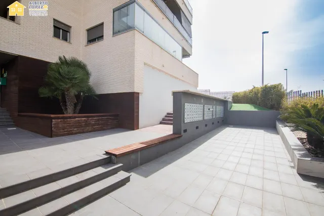 Vivienda en alquiler de larga temporada en Arenales del Sol. — 24
