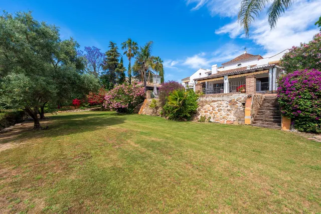Elegante casa andaluza con vistas al golf en El Paraíso — 17