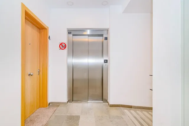 OPORTUNIDAD EN VENTA DE PISO VPO DE 3 DORMITORIOS EN BARRIO ALBAYDA CON PLAZA DE GARAGE Y TRASTERO — 33