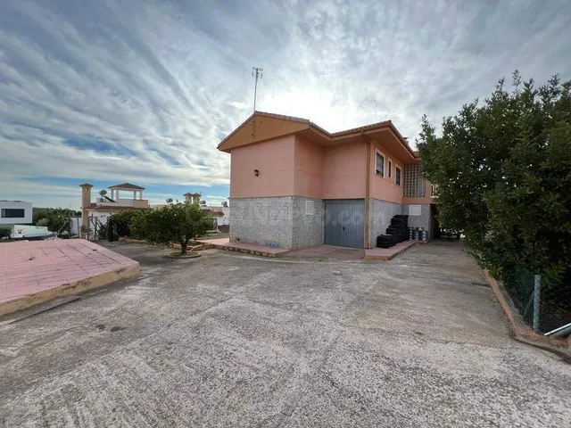 Amplia casa en Polop con vistas despejadas y piscina propia - foto 3