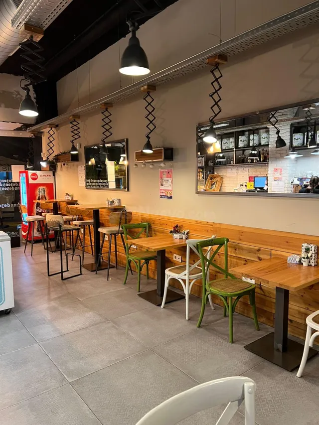 SE VENDE CAFETERÍA/CONFITERÍA EN LA FLOTA