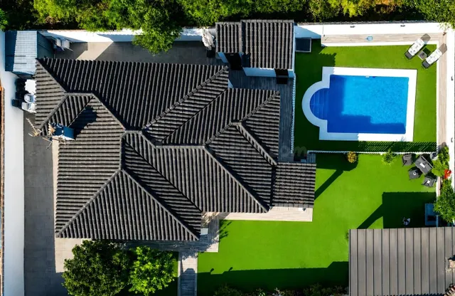 Chalet ideal para vivir todo el año, en la entrada de Chiclana. — 2