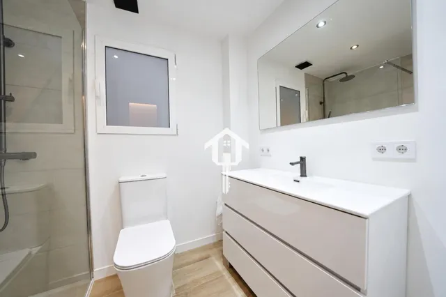 Entreplanta totalmente reformada con 2 patios en exclusiva en zona benalúa de Alicante — 26
