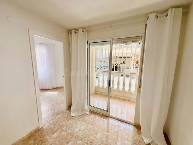 Fabuloso apartamento semi reformado con piscina comunitaria a unos pasos del colegio — 5