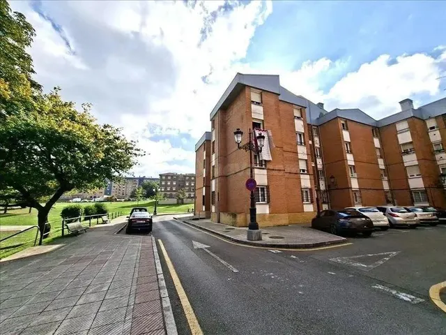Se vende piso OKUPADO en Oviedo (Asturias). - foto 4