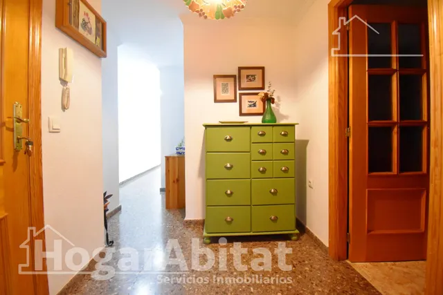 Confort y vistas al mar en este espacioso piso con balcón, gran garaje y trastero junto a la playa — 36