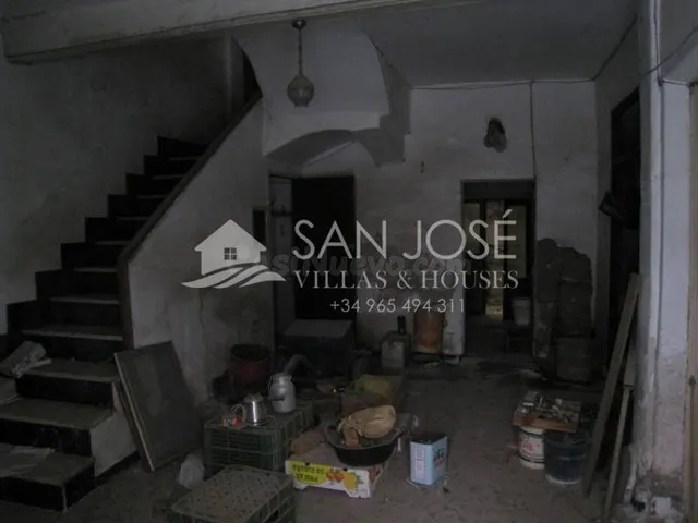 VENTA DE CASA PARA REFORMAR EN ASPE — 4