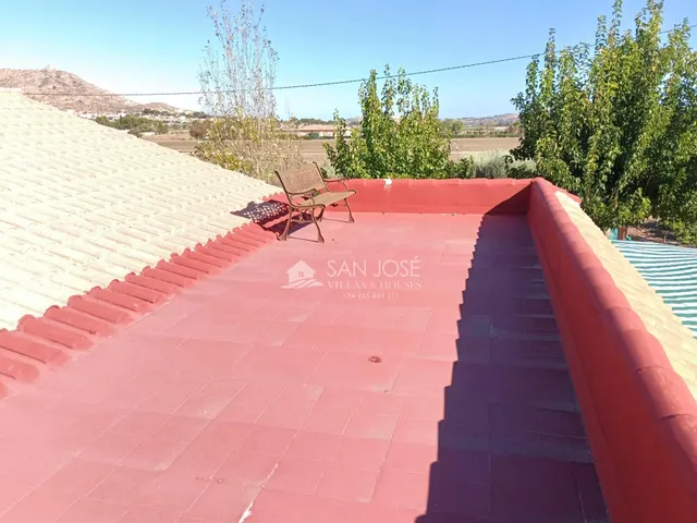 SE VENDE CHALET EN BUEN ESTADO EN ASPE ZONA CARRETERA DE LA ROMANA — 35
