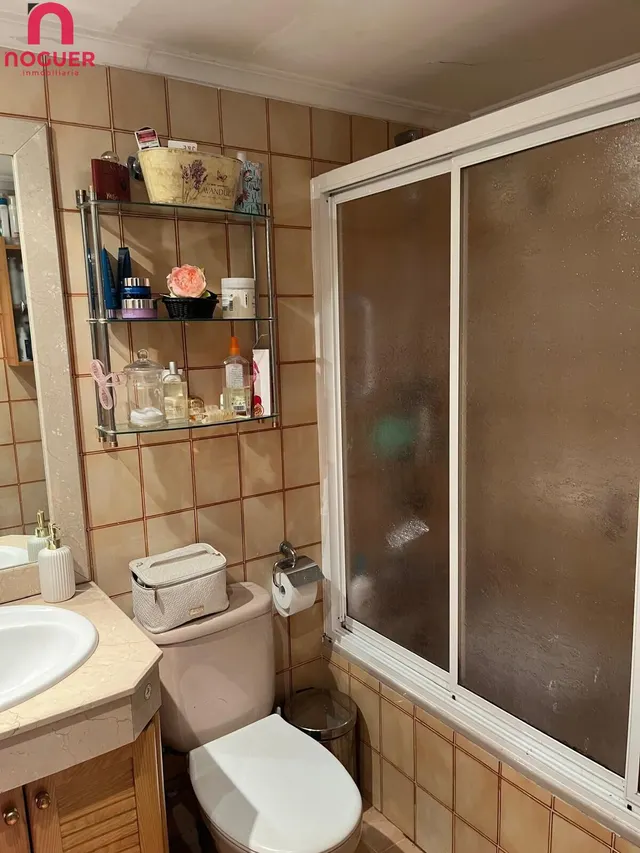 PISO ZONA ZOCO DE CUATRO DORMITORIOS , DOS BAÑOS , TERRRAZA Y  ASCENSOR — 8