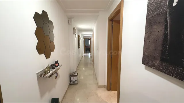 Amplia vivienda con terraza frente al estadio Martínez Valer - foto 3