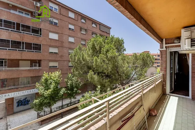 AMPLIO PISO EN VENTA JUNTO A PLAZA DE TOROS - GRANADA — 7