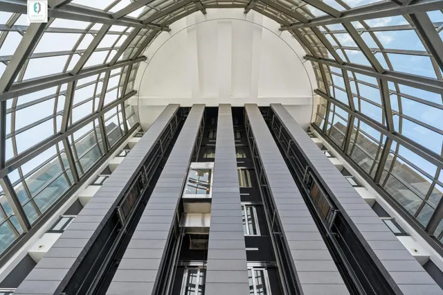 Amplia y luminosa oficina en el emblemático y exclusivo edificio forum — 8